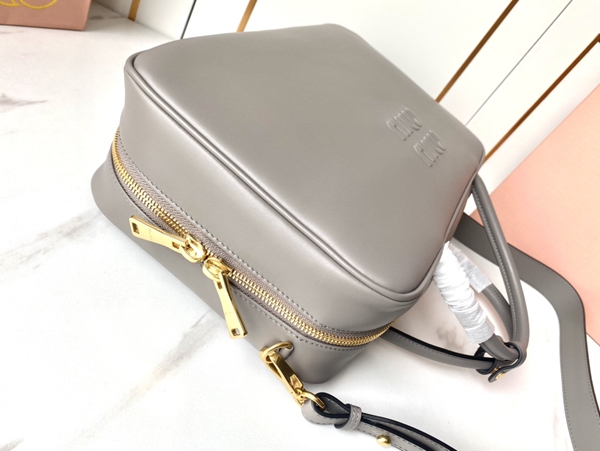 スーパーコピーブランドバッグ素材ディテール